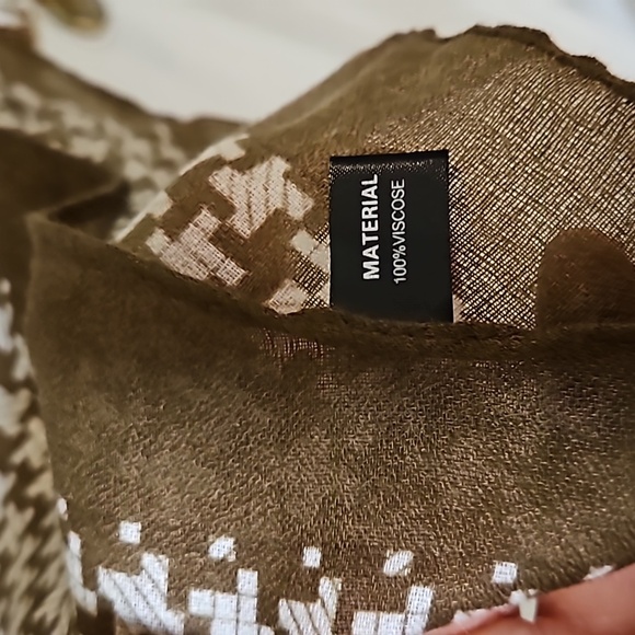 2 Womens Fashionable Scarves Browns Tans White Square Pattern Polyester Viscose - Picture 4 of 7